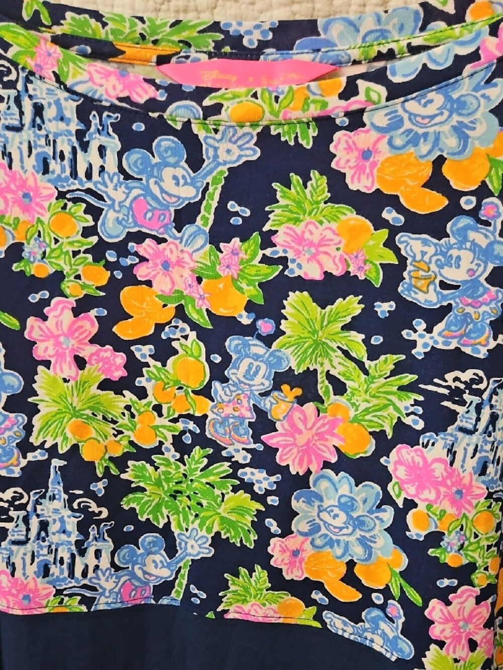Lilly Pulitzer x Disney Finn Lilly Loves Mickey Navy Blue Floral Panel Top Sz L - Picture 2 of 7